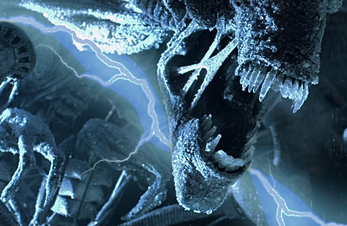 The Alien Queen from AvP 2004 is electrocuted