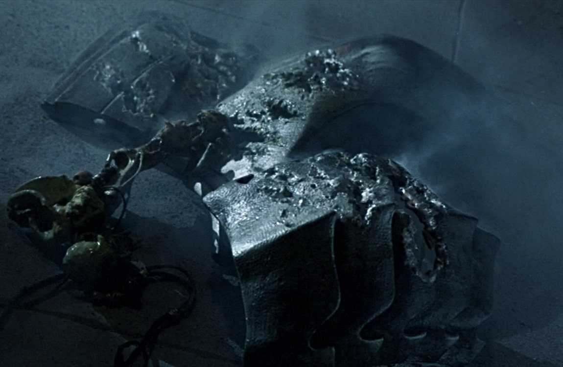 Predator equipment melting in Alien vs. Predator 2004